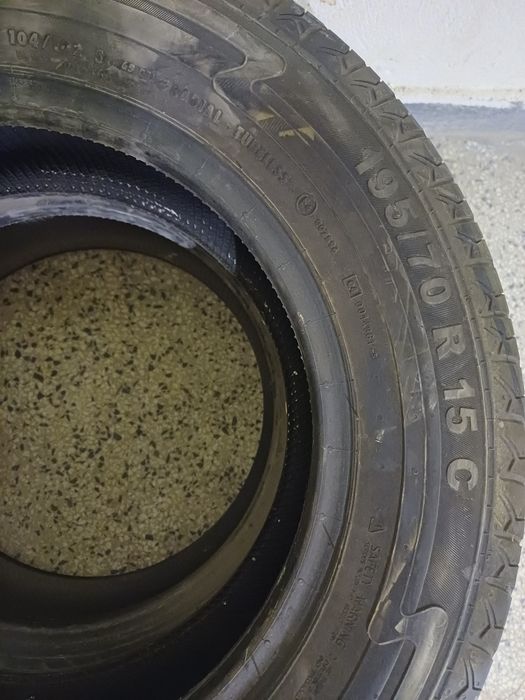 Гуми 2 бр 195/70/15 C и 4бр 225/60/17