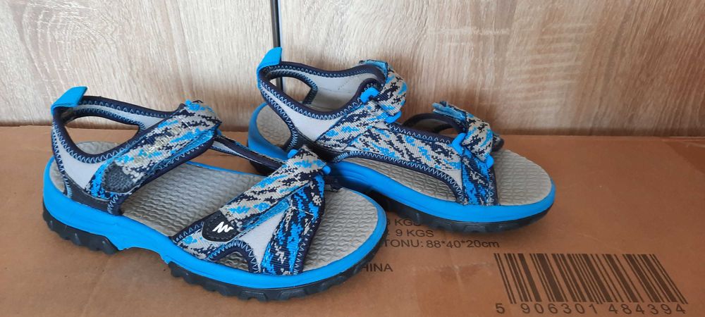Sandale sport/ de drumeţie Quechua, marimea 32-33.