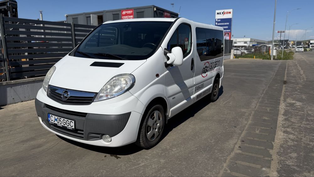 Vand opel vivaro 8+1