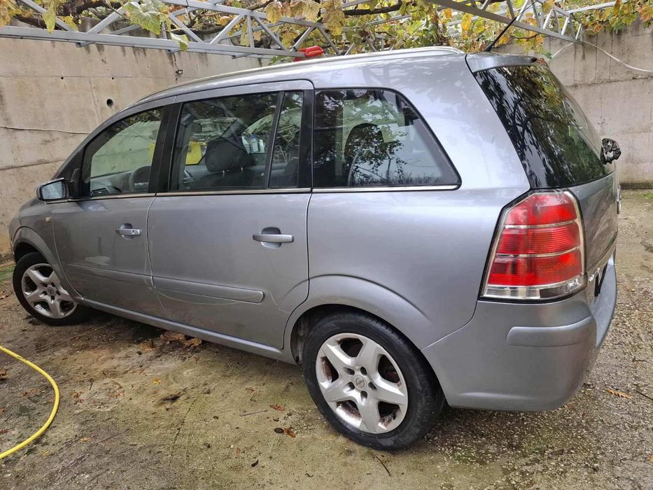 Продавам Опел Зафира 1,8  бензин, 6+1 места