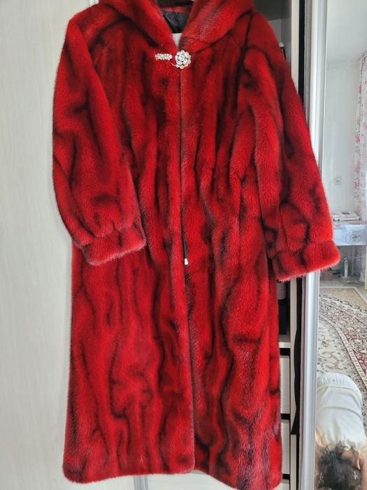 Продам женскую шубу