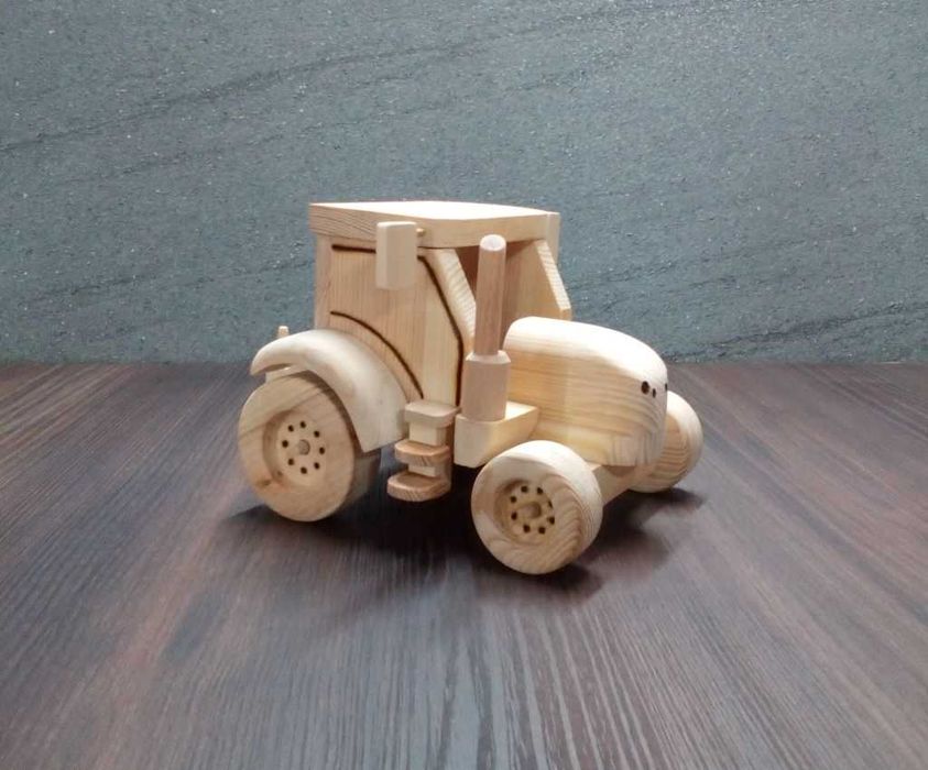 Музикално декоративно дървено тракторче DMAR 322