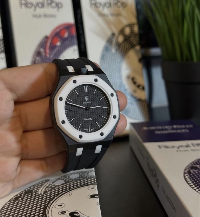 Чисто нов часовник Audemar Piguet x Swatch Royal Pop