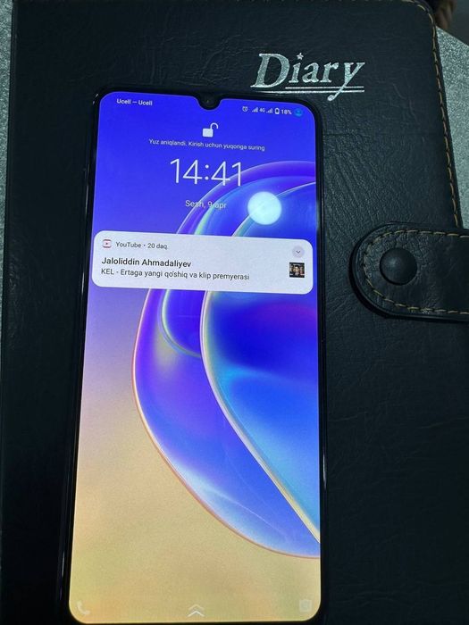 Telefon :  Vivo V21e