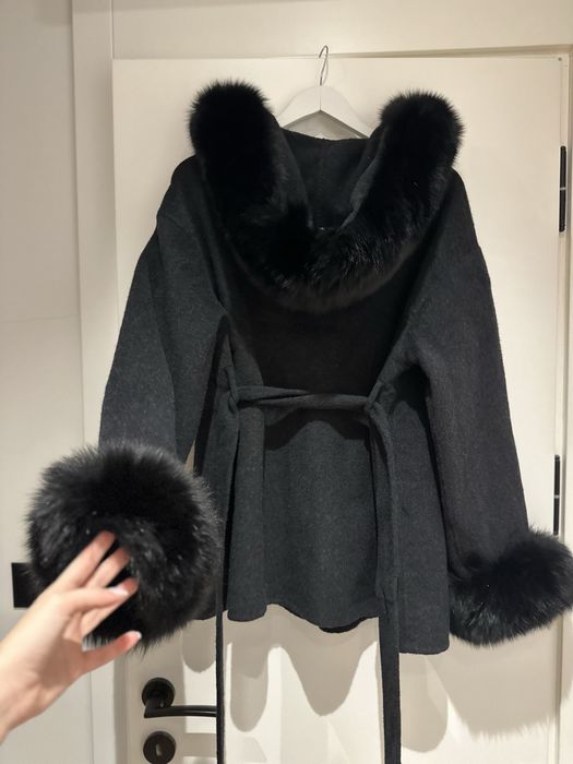 Черно вълнено палто с лисица