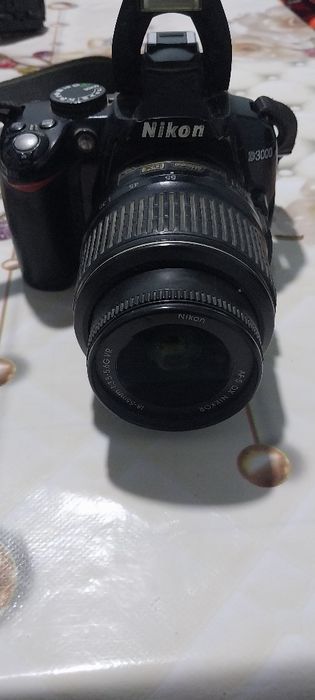 NIKON D3000 sotiĺadi