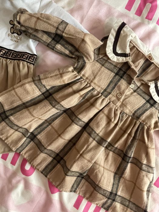 Fendi burberry роклички и тренч За бебе
