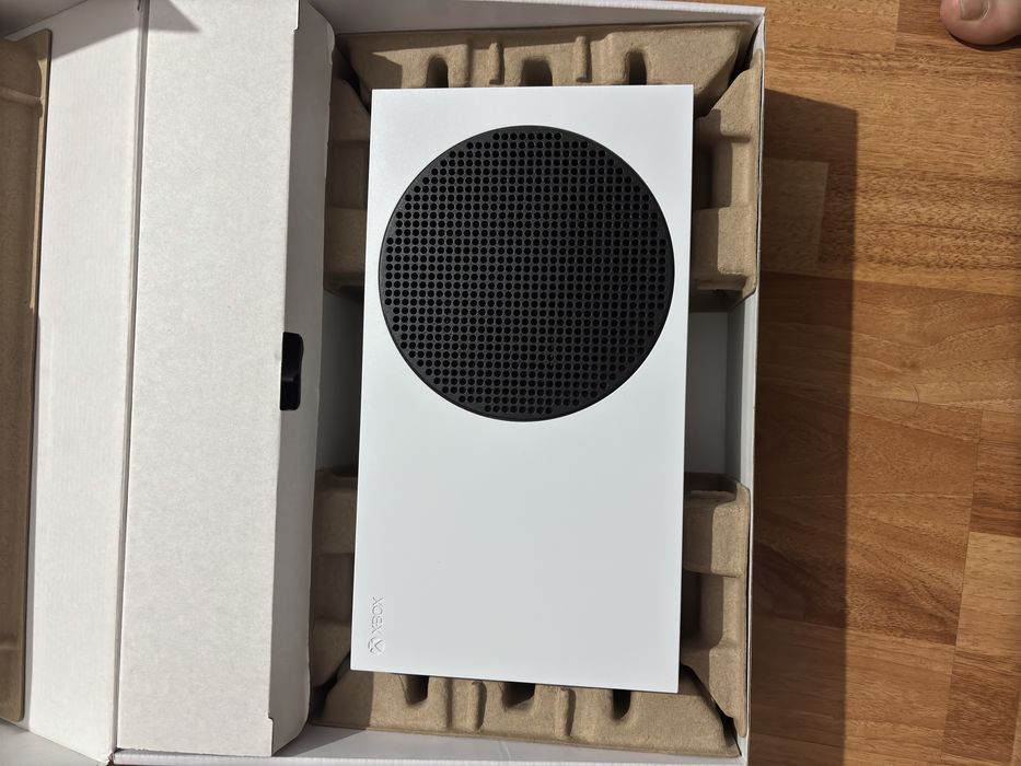 Xbox Series S, 512GB, 2 manete, stare excelenta