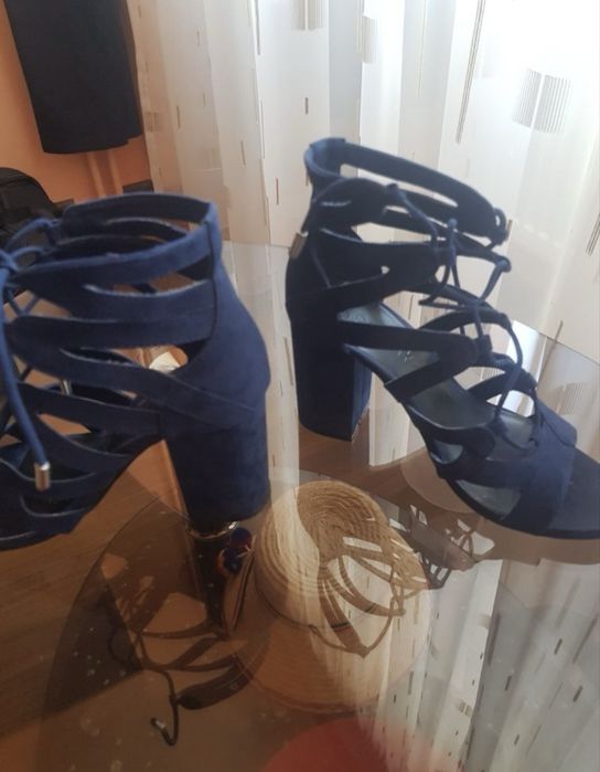 Bershka sandale tip gladiator