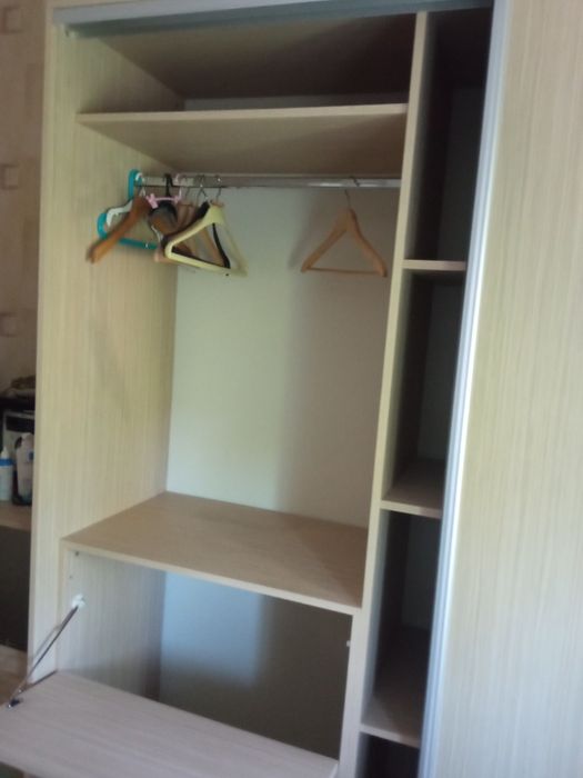 Гардероб с две плъзгащи врати