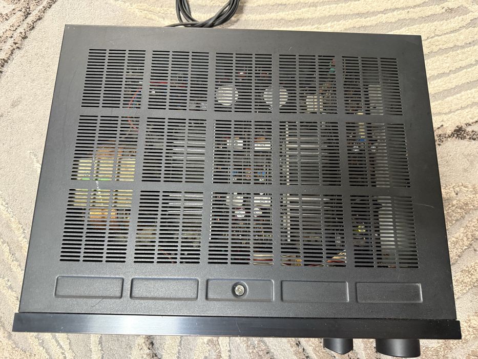 Стерео усилвател Yamaha AX-570