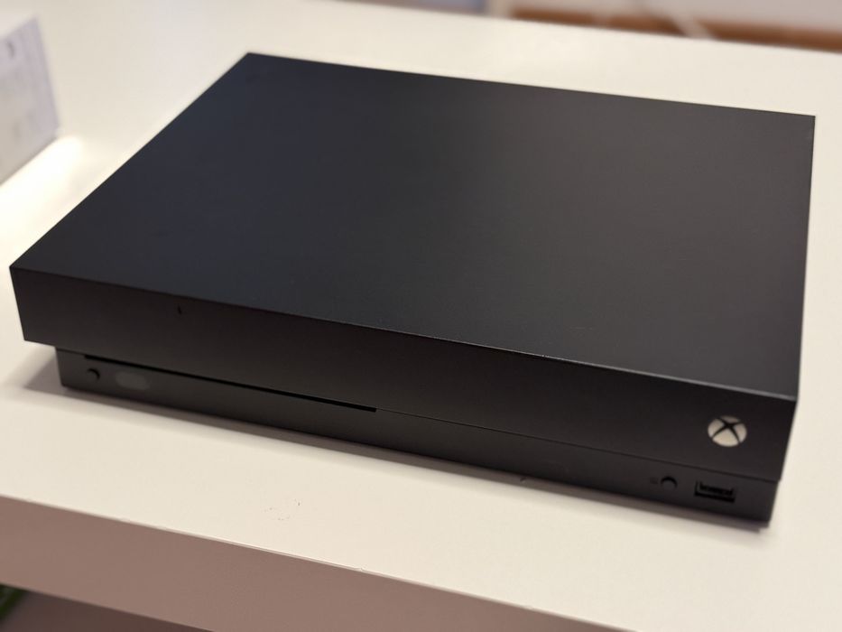 Xbox One X + Display portabil
