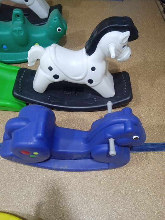 Детские качели из прочного пластика