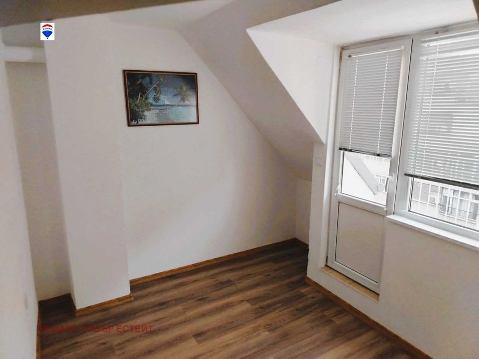 Дава се под наем Едностаен апартамент в Русе, Широк център - 64 кв.м за 204 € - Снимка #3