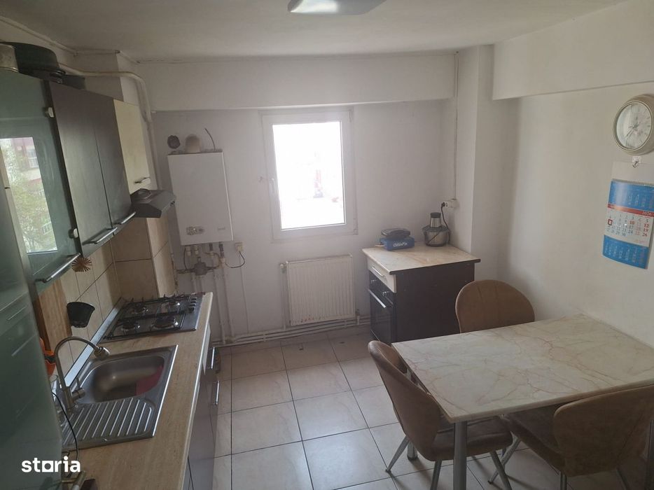 - Apartament 3 camere Calarasi 4, etaj 3. Suprafata 72mp.