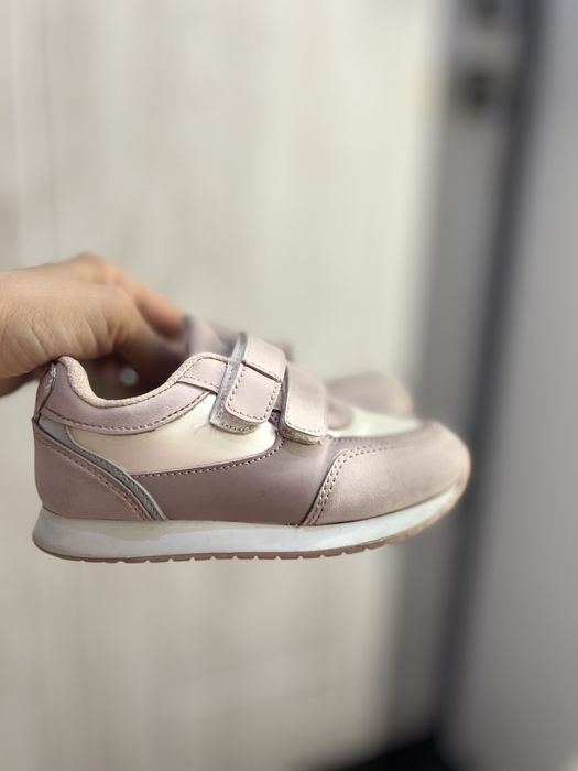 Кроссовки для девочки