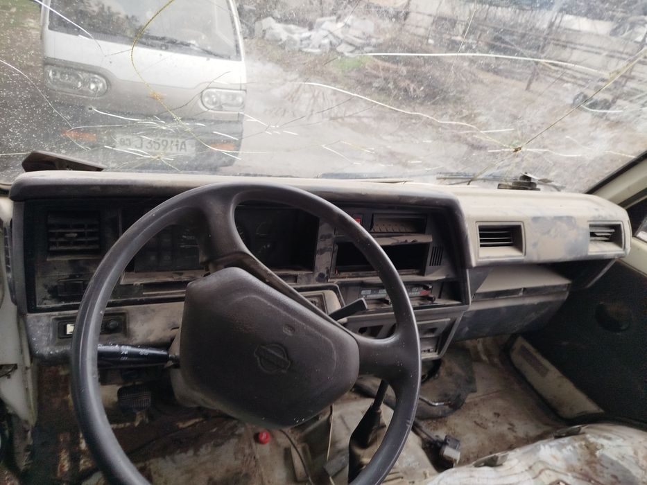Nissan urvan 1998 yil zapchast mikroavtobus
