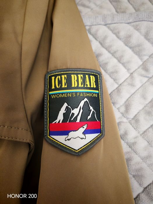 Продам женскую ветровку