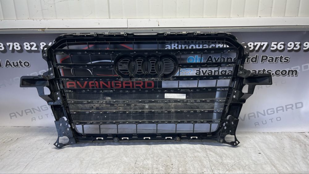 Audi Q5 8R S-Line предна решетка