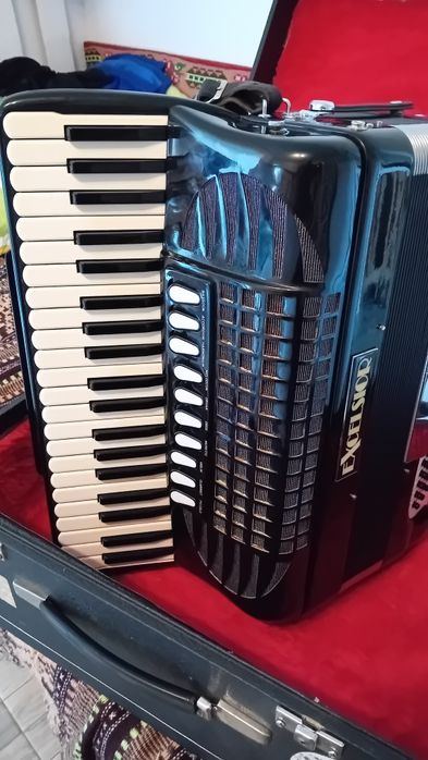 Vind acordeonr. EXCELSIOR . 120 bași