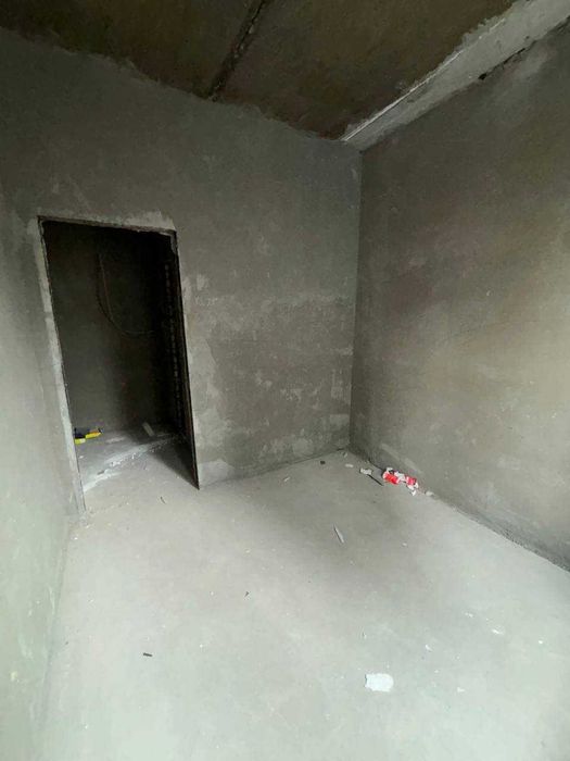 Продам квартиру с 42кв + 42кв подвал