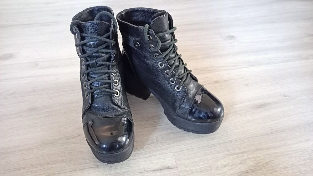 Продам зимние ботинки (35 размер)