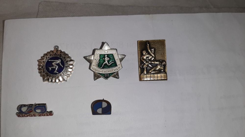 Продаётся значки