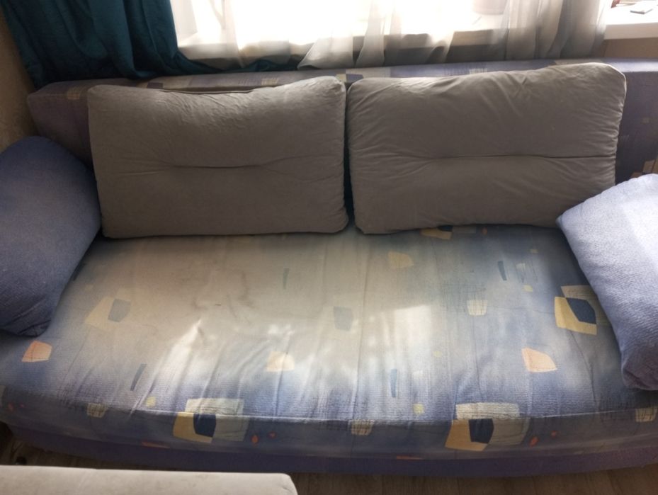 Продам диван- тахту.