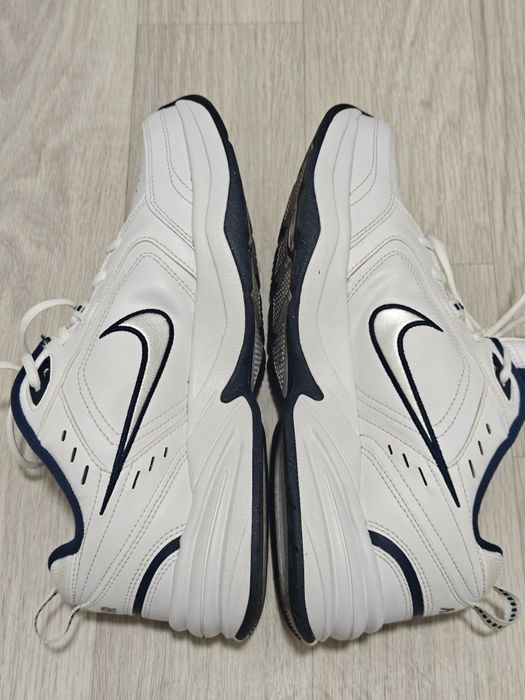 Nike air monarch IV