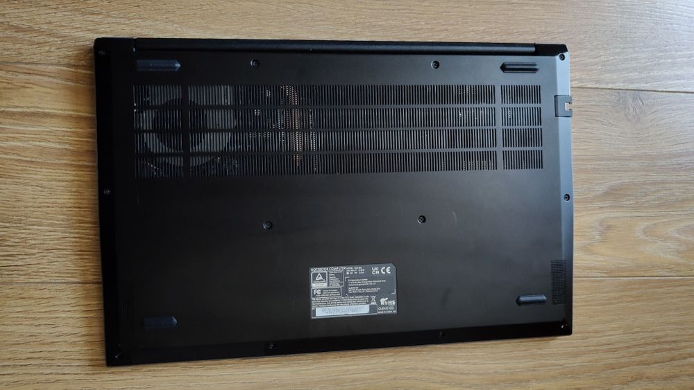 Laptop Clevo/ i5 gen 11 / 8 GB RAM / ssd 128 GB plus hdd 500 GB/