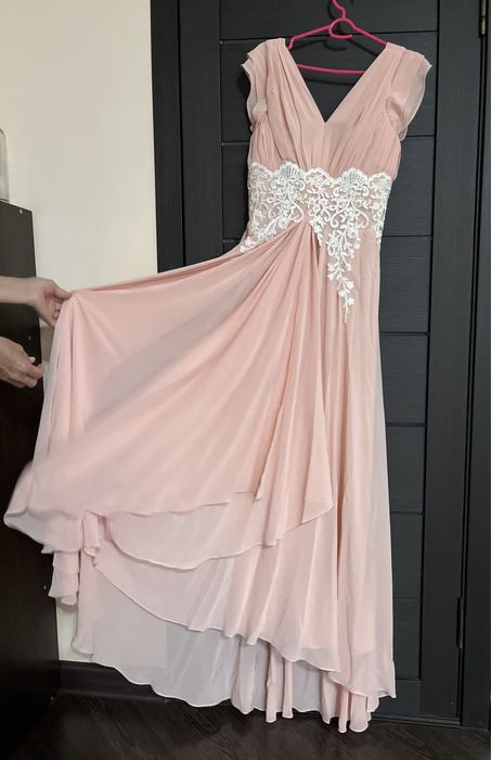 Платье нарядноее