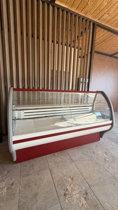 Продам холодильник витринный