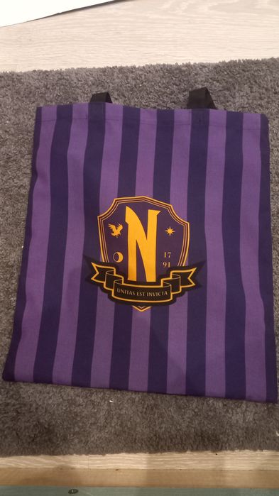 Комплект Wednesday сако, значка,чантичка и бутилка