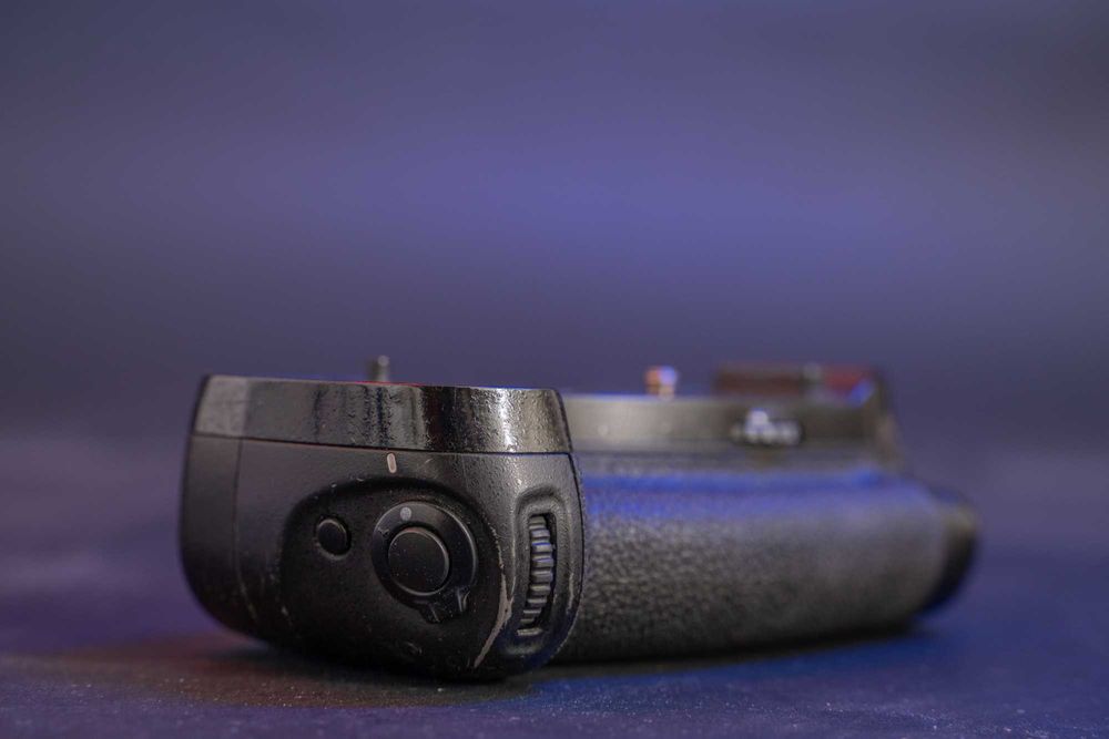 Grip original Nikon mb d18