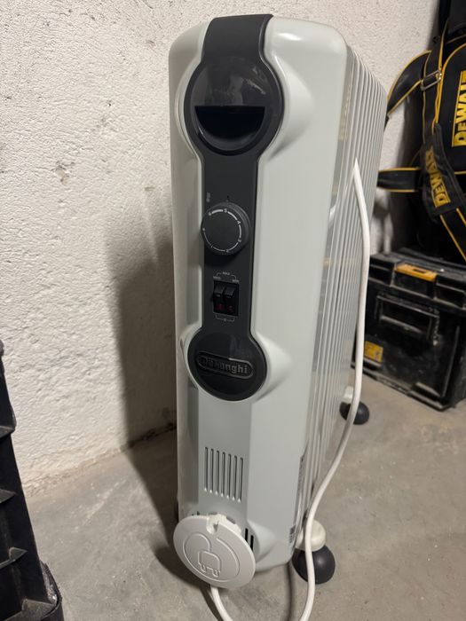 Маслен радиатор Delonghi