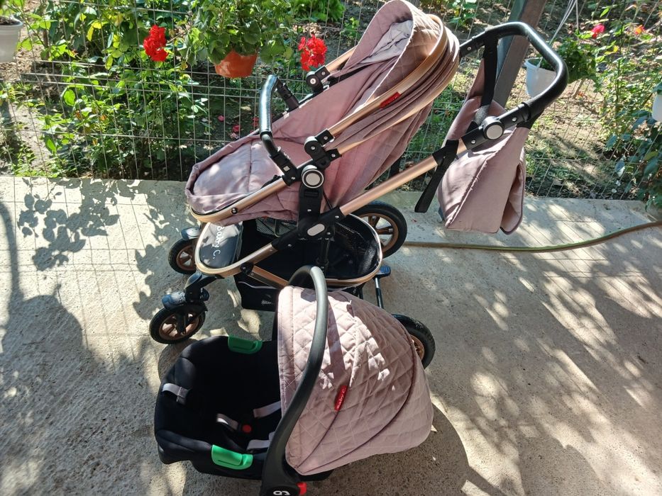 Vând cărucior Baby C 3 în 1 ,cumpărat în august anul trecut ,folosit cu grijă si păstrat în stare foarte bună.