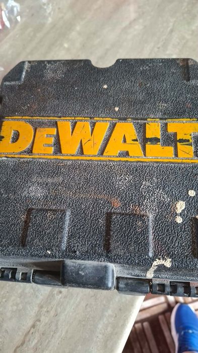 Vând laser marca Dewalt