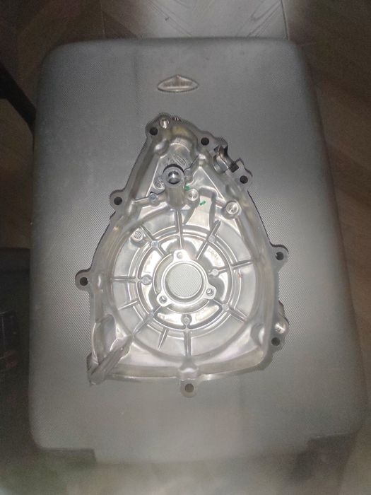 Yamaha r3 левая боковая крышка