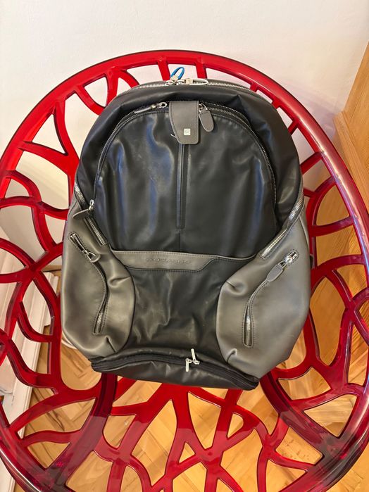 Нова раница PIQUADRO