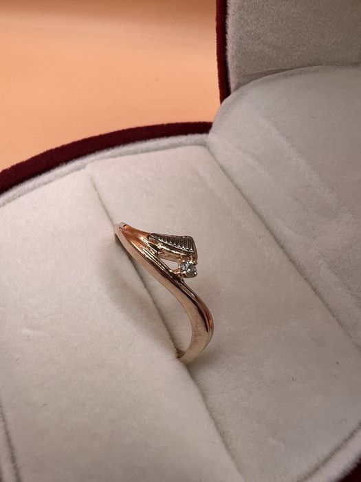 Продам золотое кольцо.