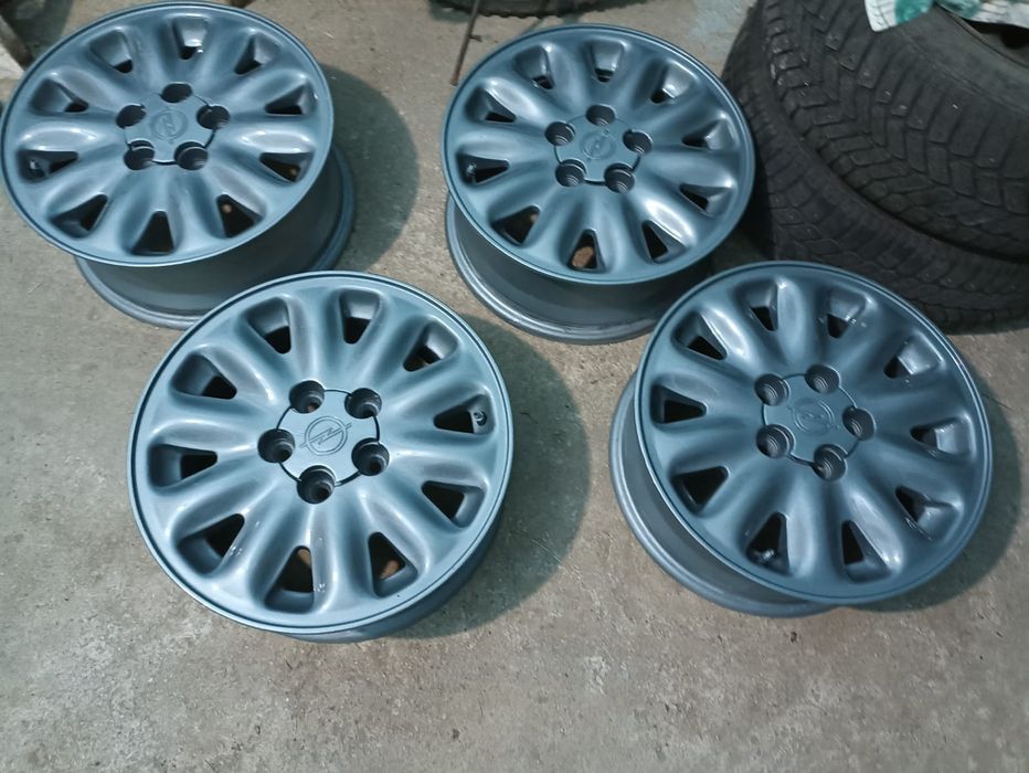 Jante aliaj originale Opel Zafira 5x110 R15.
Pret: 700lei.
Locatie: Ar