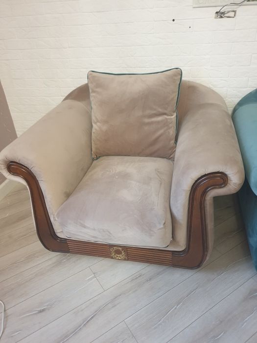 Продам диван с креслами