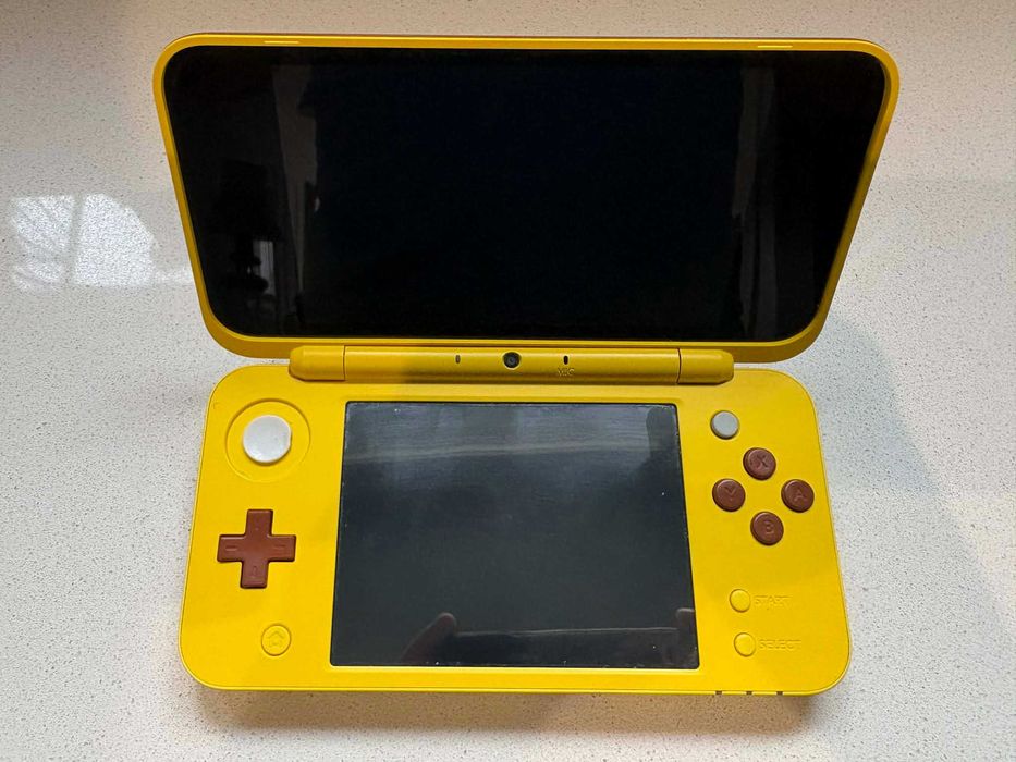 Nintendo 2DS XL - Pikachu Edition + Игри