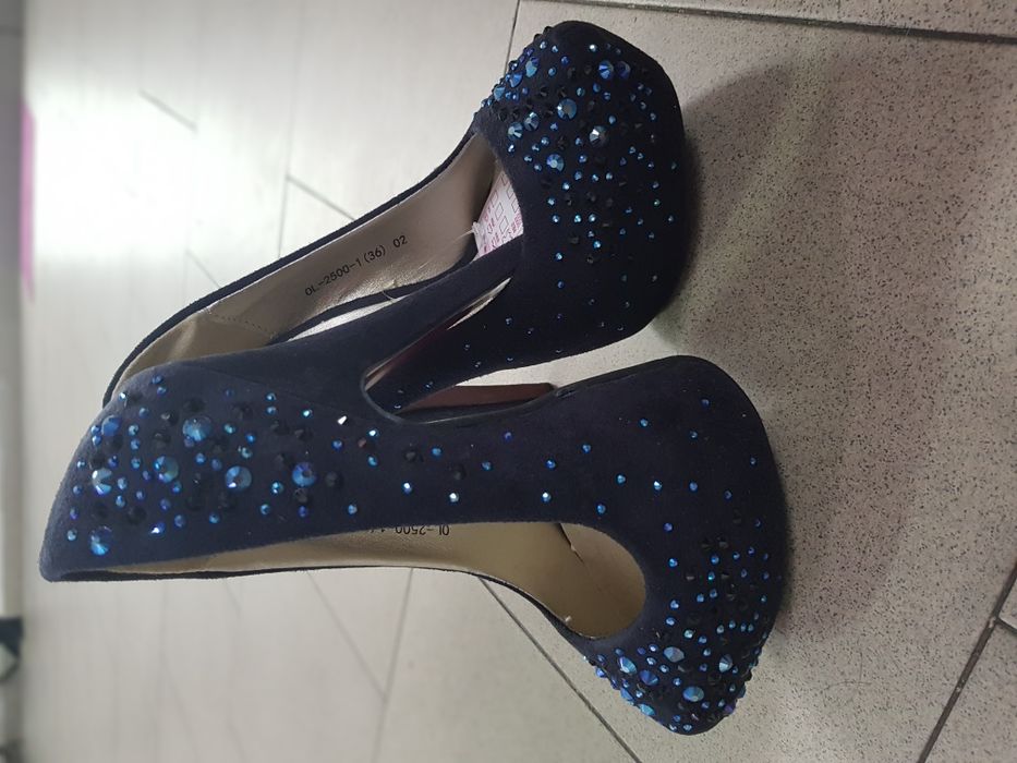 Pantofi cu toc si pietre