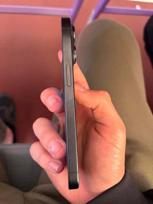 Продава се iphone 15 pro 256 gb