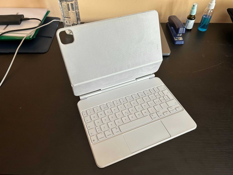 Magic Keyboard iPad Air 5  - Alb