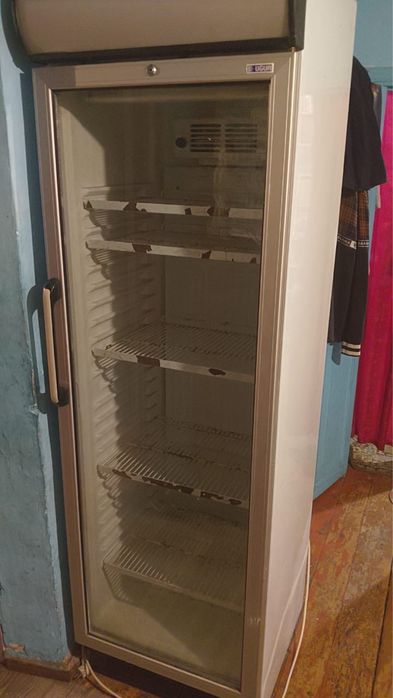 Холодильный шкаф