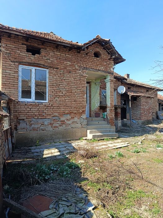 Продава се къща в град Тръстеник