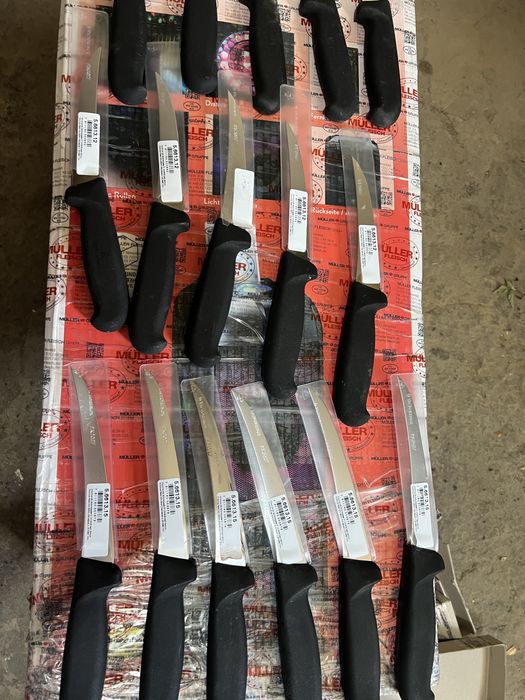 Cuțite de vânzare șorțuri si o mânusă si 2 clacuri