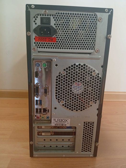 Настолен компютър AMD процесор/8RAM/100 HARD DISC/сменена термо паста